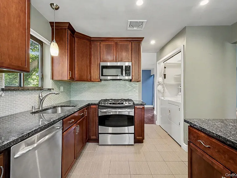 212 Old Farm Ln — Photo 9