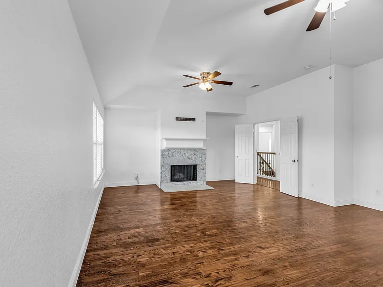 3010 Lena Dr — Photo 23