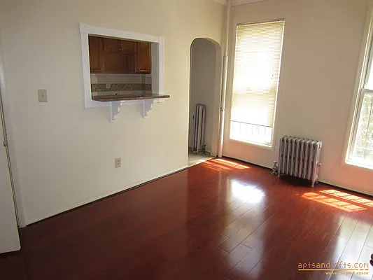 Rented by aptsandlofts.com | media 18