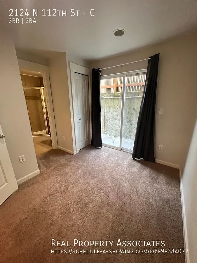 Pet Friendly Townhouse in Seattle-Northgate — Photo 4