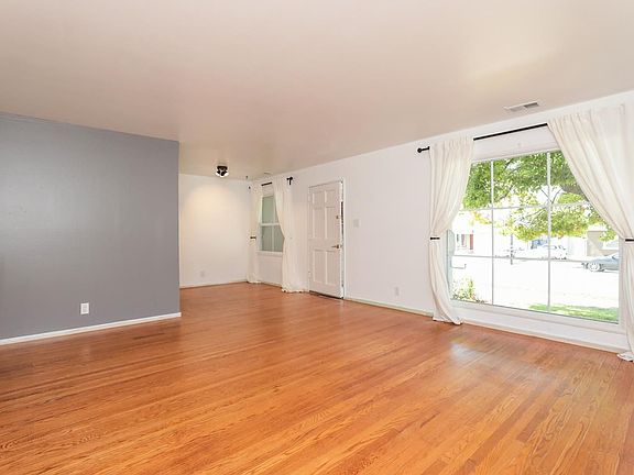 3rd image of 140 El Campo Dr