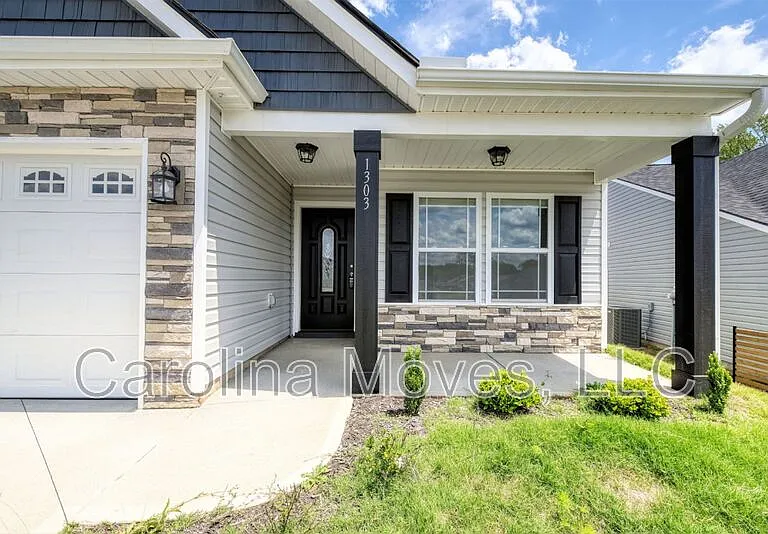 1303 Lindale Pl — Photo 2