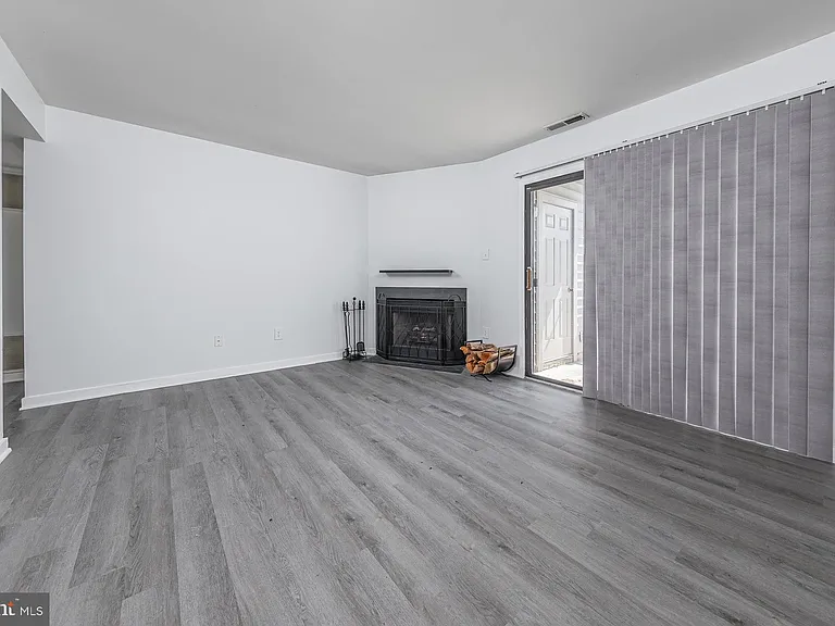1309 Roberts Way — Photo 7