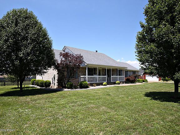 3rd image of 822 Equinox Blvd