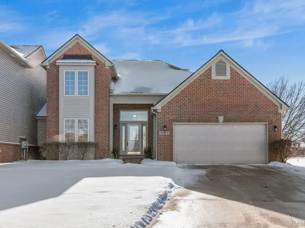 3185 Lacosta Ct, Commerce Twp, MI 48382