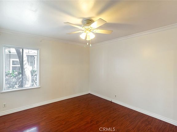 5th image of 5034 Newcastle Ave