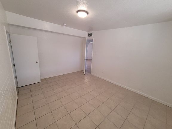 3rd image of 1836 N 38th Ave