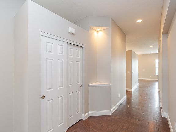 2nd image of 476 Carrick Dr