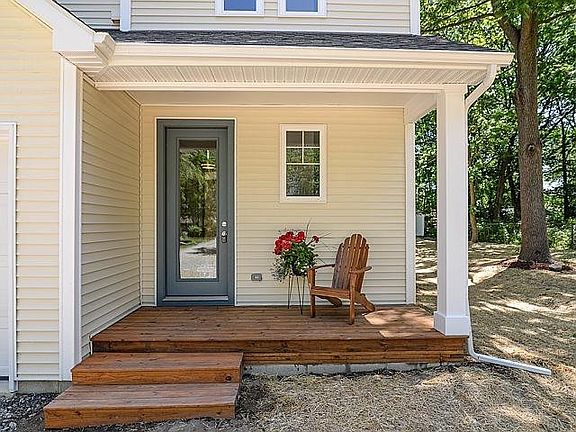 3rd image of 658 Kuehnle St
