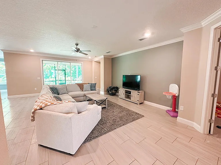 560 Glorieta Dr — Photo 6