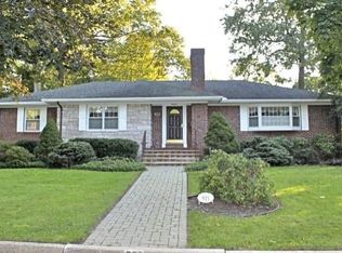 921 Wildwood Rd, Oradell, NJ 07649