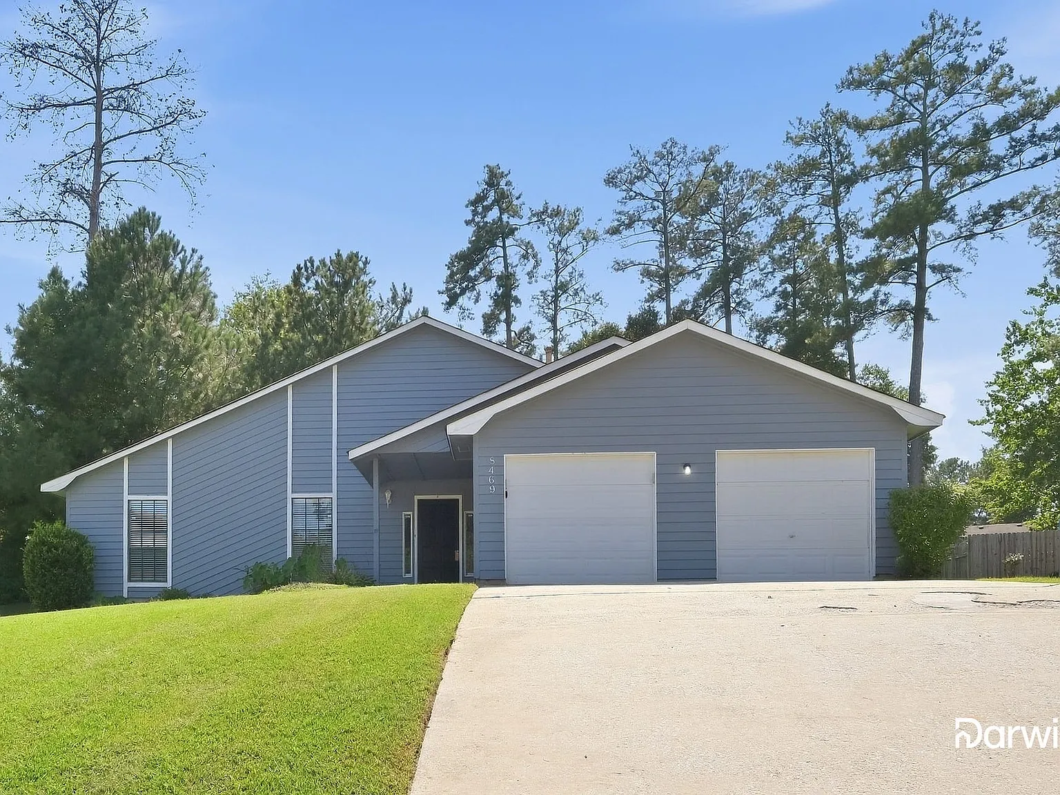 3 bed, 2.0 bath, 2141 sqft, $1,799 — Photo 1