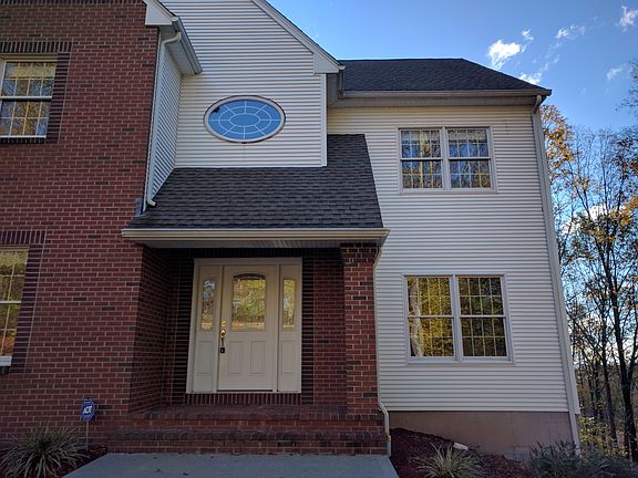 3rd image of 47 Emerald Glen Ln