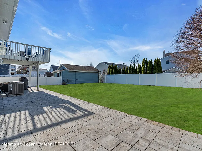 415 15th Ave — Photo 45