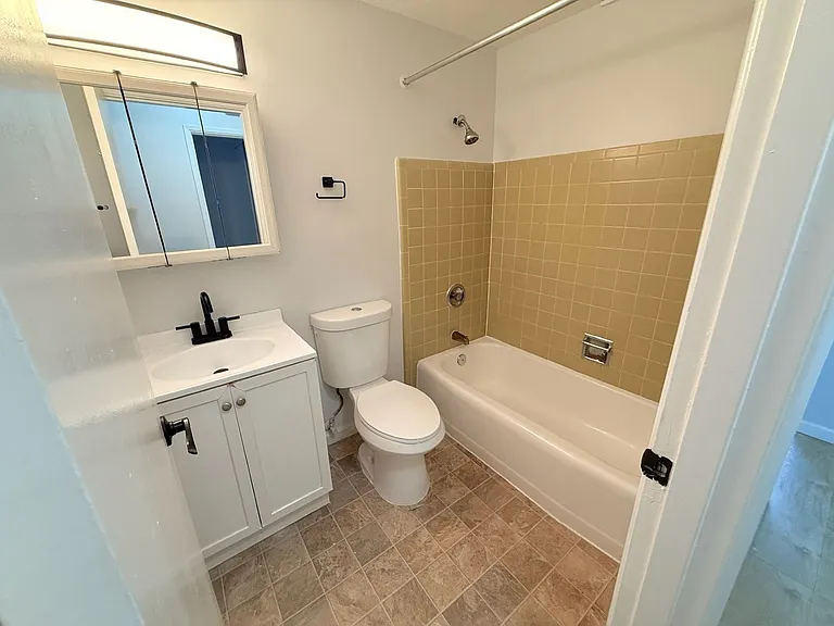The Willis Apartments — Photo 40
