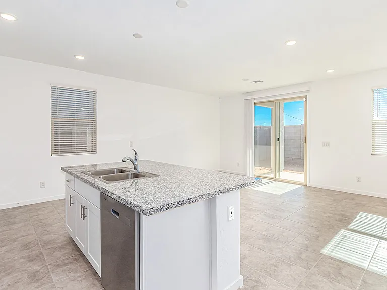 8821 W Agora Ln — Photo 11