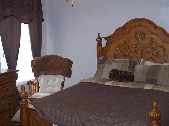 4th image of 121 Wildflower Way