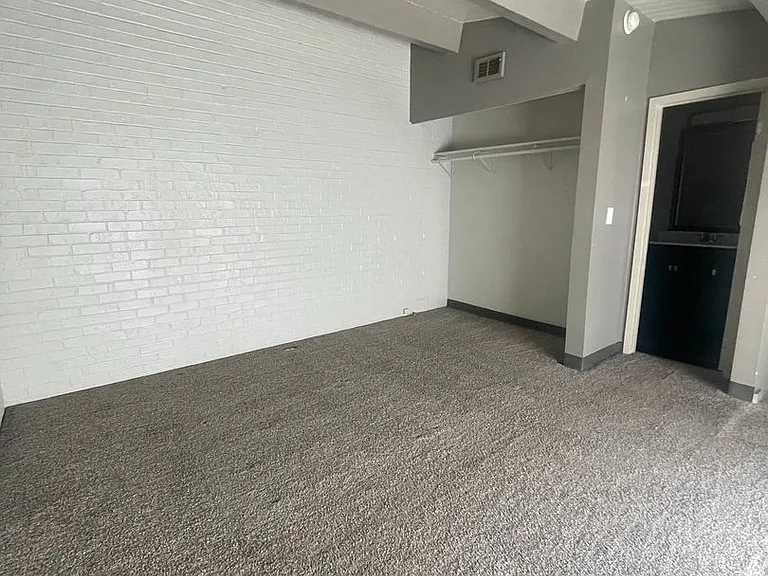 1819 Pershing Ave — Photo 5