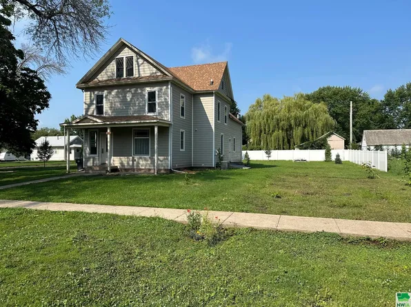 224 S Clark St, Paullina, IA 51046