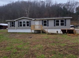 35 Lakeshore Dr, Chapmanville, WV 25508