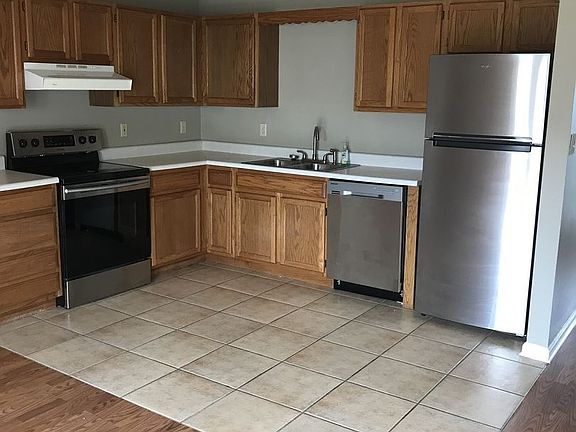 2nd image of 1504 Old Oak Ln