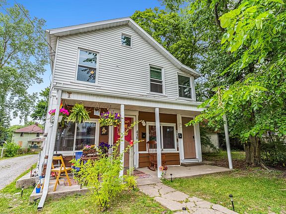 3rd image of 410 1/2 Marian Ave
