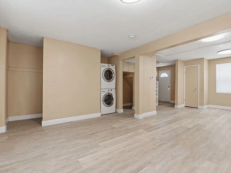 1639 E 6th St #1639 — Photo 5