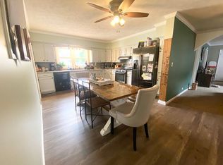 608 N Locust St, Sesser, IL 62884