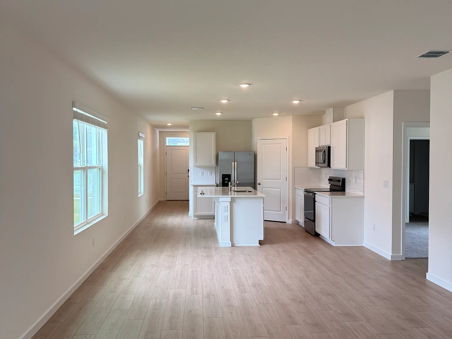 4 bed, 1700 sqft, $2,975 — Photo 3