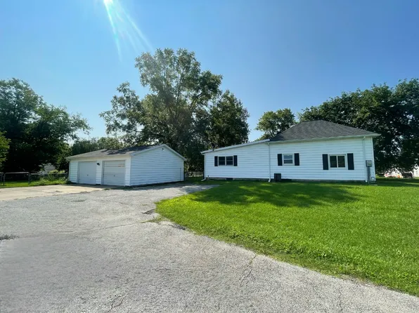 517 S Main St, Gifford, IL 61847