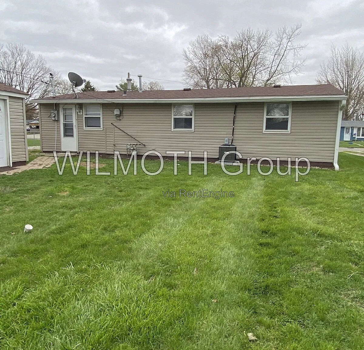 4 bed, 1.0 bath, 1000 sqft, $1,595 — Photo 2