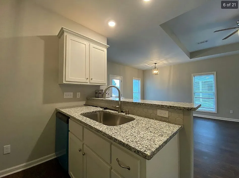 3 bed, 2.0 bath, 1250 sqft, $1,600 — Photo 4