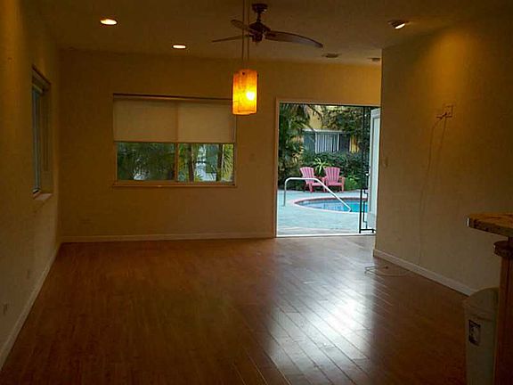 3rd image of 733 NE 16th Ave