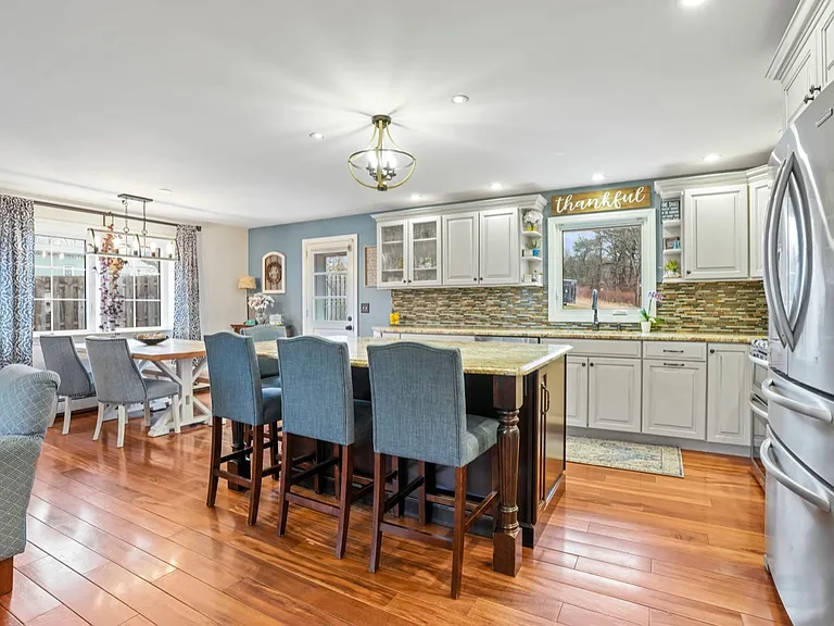 517 Park Ave — Photo 4