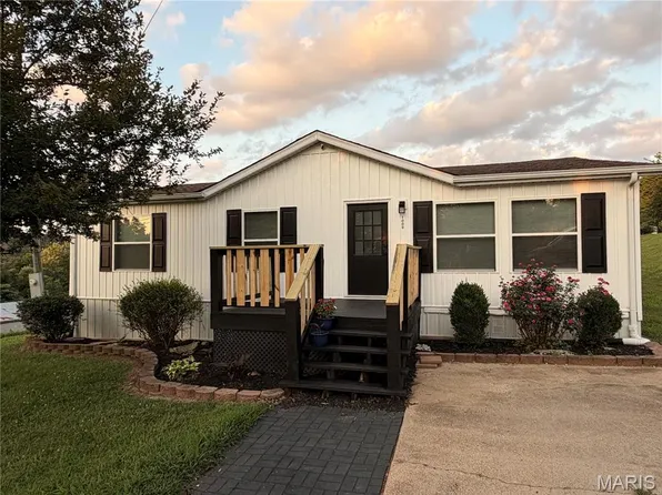 1008 Elderberry Dr, House Springs, MO 63051
