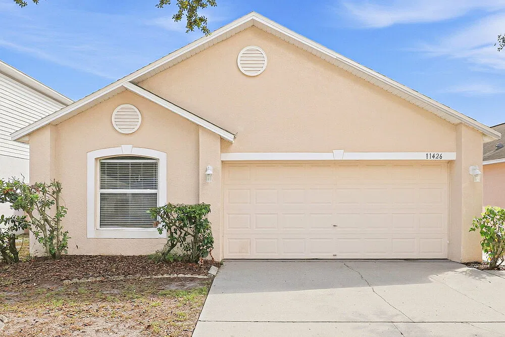 3 bed, 2.0 bath, 1292 sqft, $1,900 — Photo 1