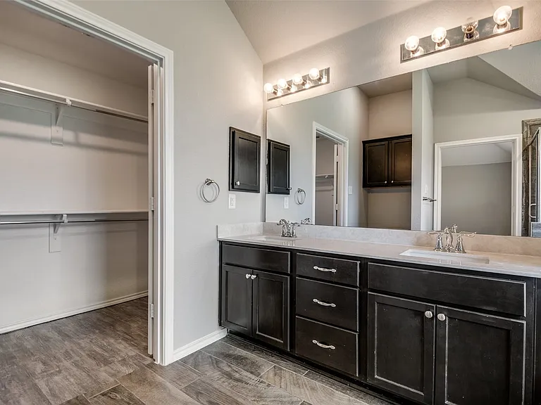 519 Long Prairie Dr — Photo 8