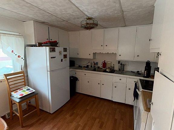 2nd image of 20 Maple St