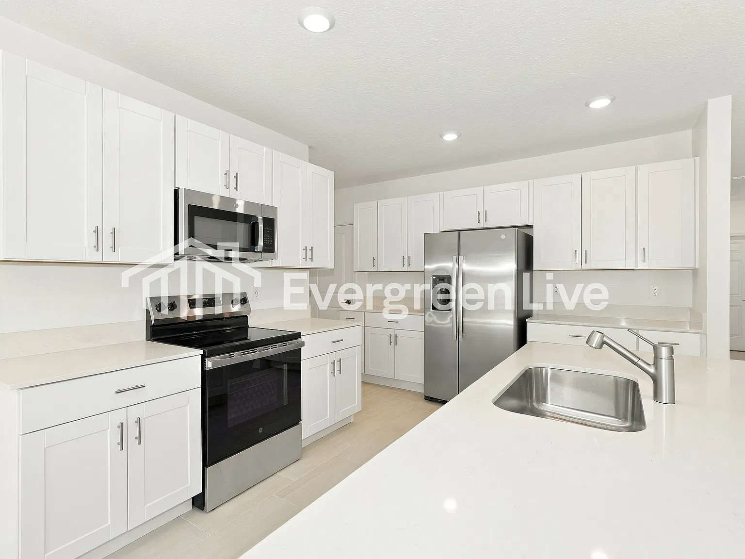 6 bed, 3.0 bath, 3086 sqft, $2,825 — Photo 3