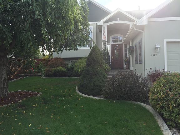 large covered porch w bench