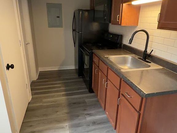 3rd image of 3548 S Grand Blvd #220