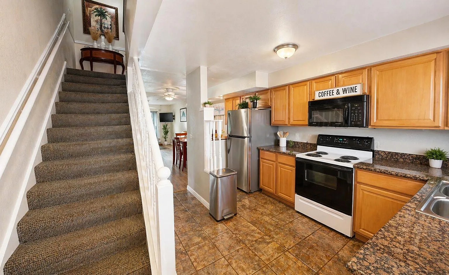 2 bed, 1.5 bath, 1079 sqft, $1,850 — Photo 3