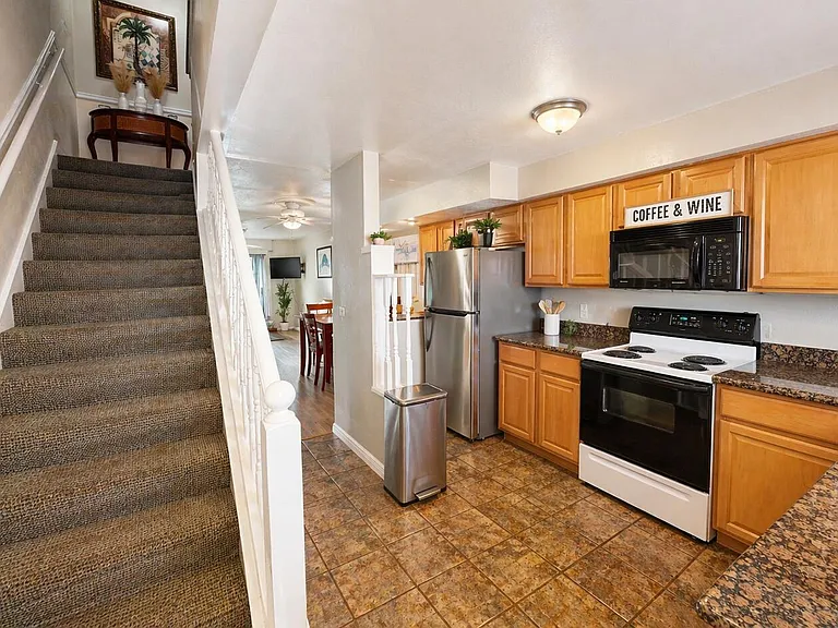 1300 Seaway Dr #D-13 — Photo 3