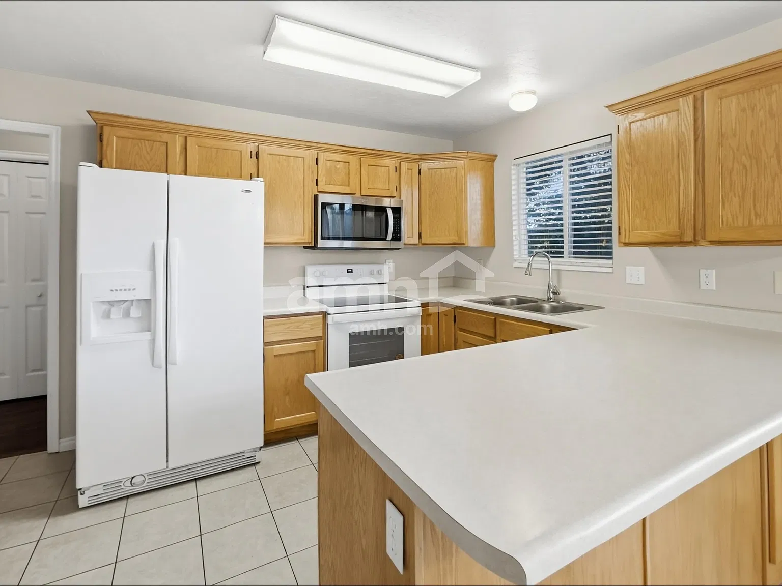 5 bed, 3.0 bath, 3040 sqft, $2,755 — Photo 3