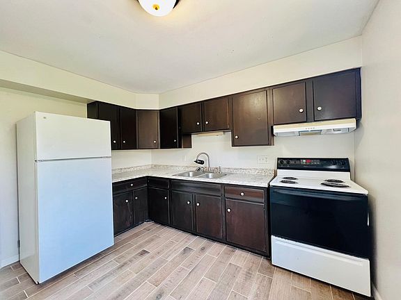 2nd image of 205 Fairlane Dr #17