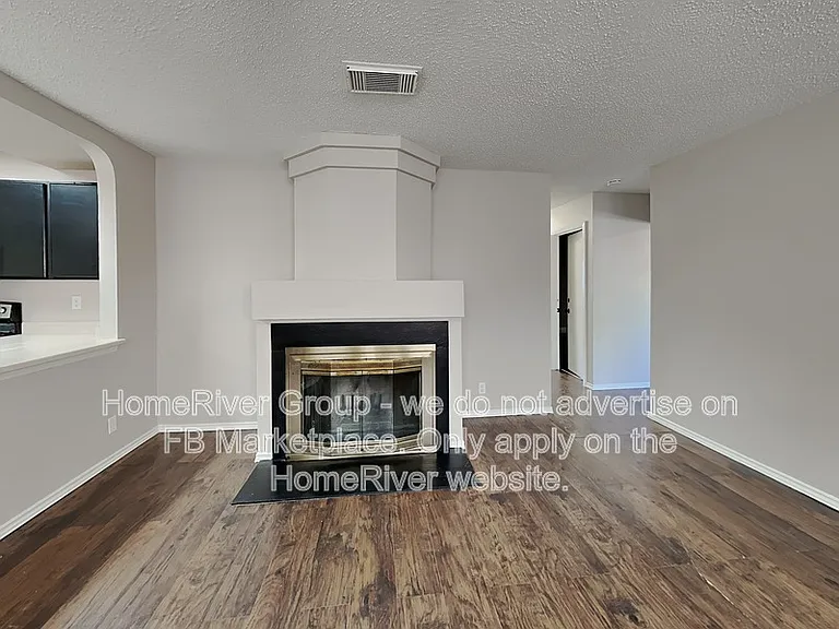 10455 Alpine Vlg — Photo 2