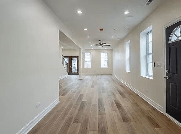5th image of 1013 W 18th Pl