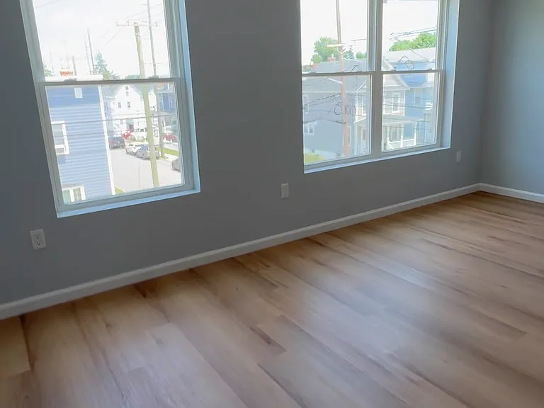 37 Linden St — Photo 1