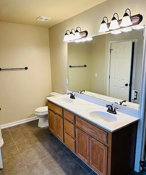 1009 Harvest Dr — Photo 11