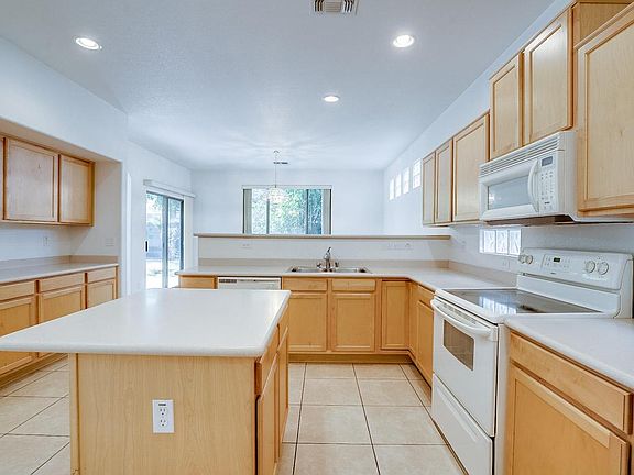 3rd image of 2051 W Ironwood Dr